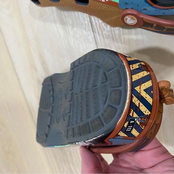 🔥 MATER CROCS CLASSIC CLOGS DISNEY PIXAR CARS SIZE 5M/ 7W Lightly Used - Picture 7 of 10